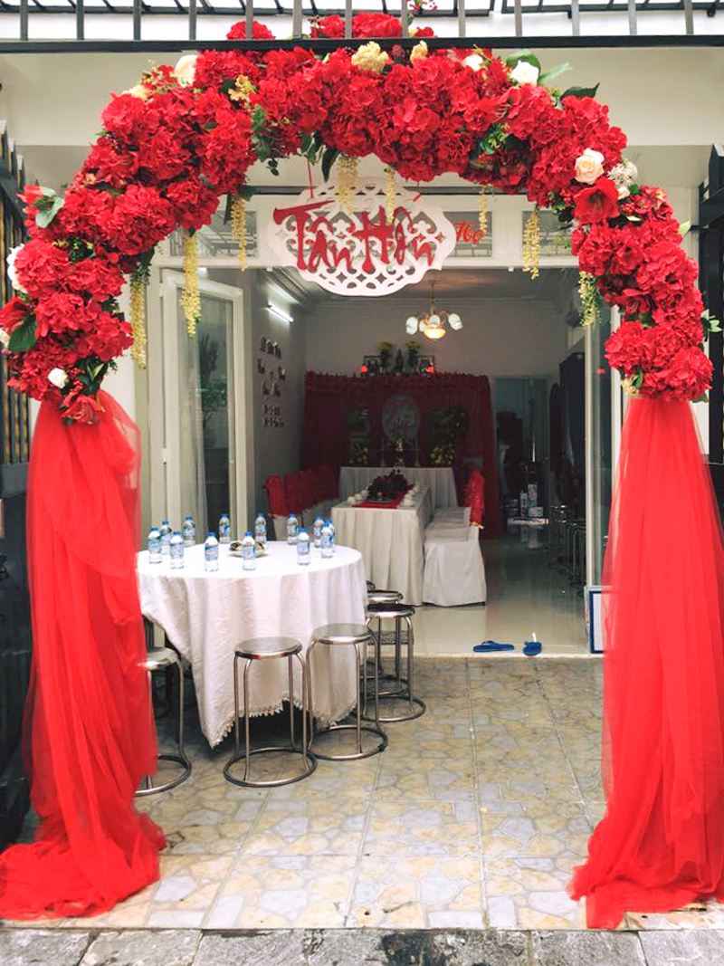 Cổng hoa cưới màu đỏ đẹp