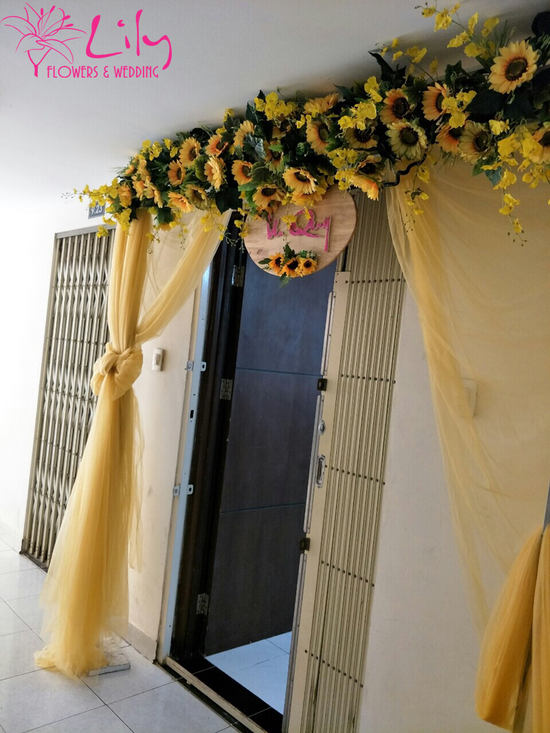 Cổng hoa cưới tông màu vàng đồng